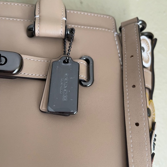 Coach Swagger 27 Leather Satchel Shoulder Bag with Hearts Appliqué In Beechwood - Picture 5 of 15